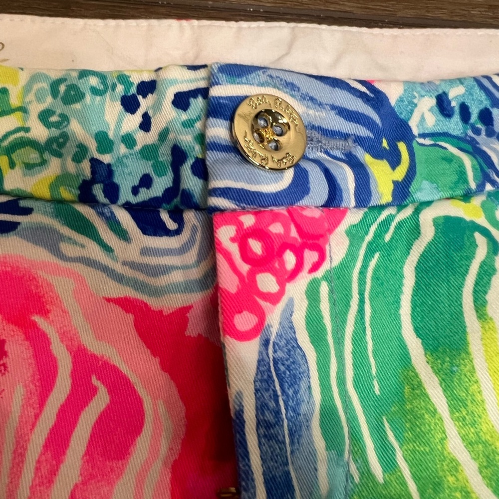 Lilly Pulitzer 5" Buttercup Shorts "Beach Please" - Picture 3 of 12